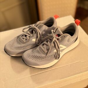 Women's EUC New Balance Fresh Foam Grey White Sneakers Size 6.0 LN